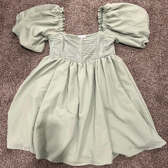 New, without tags, size medium, square neck puff sleeve dress - Picture 1 of 4